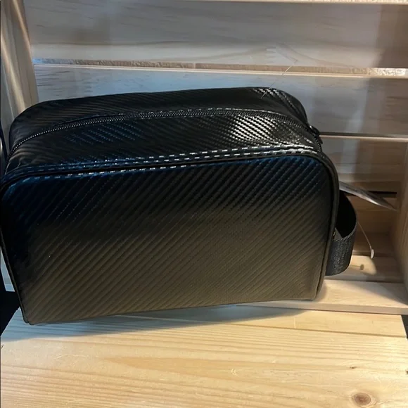 Reaction by Kenneth Cole Men's Black toiletry Bag - Picture 2 of 3